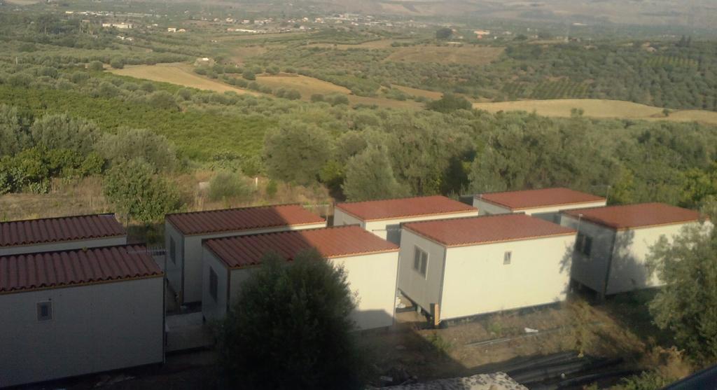 Sivillage Motta SantʼAnastasia Екстериор снимка